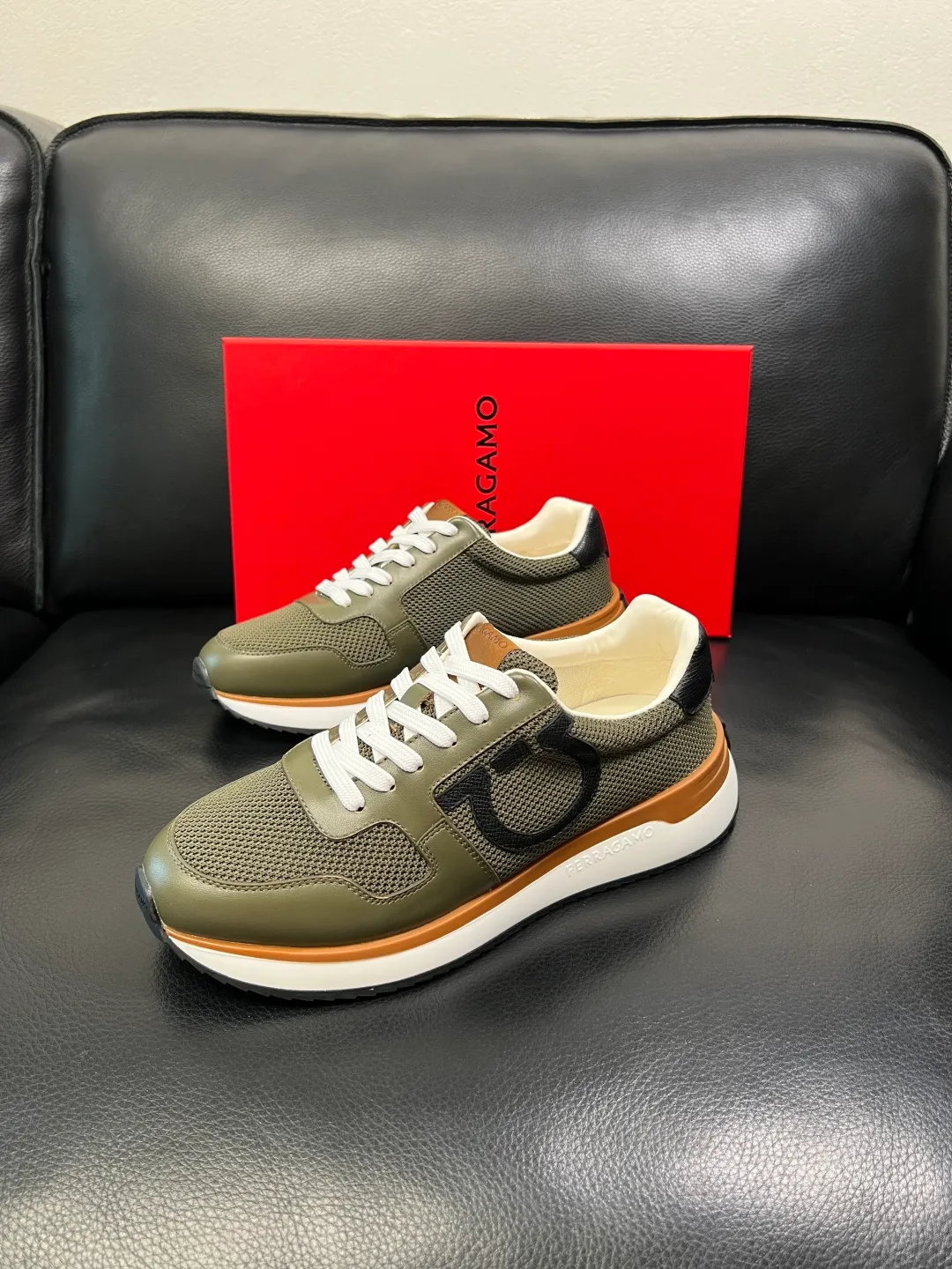 Men's shoes 💰820 Ferragamo High-quality top craftsmanship Ferragamo counters sell original factory configuration, imported original cowhide from Italy, imported water-dyed cow lining, soles: original factory special original soles are super comfortable, original factory and single goods, welcome to compare at the same time at the counter, code number 38-44 (customized 45 46)